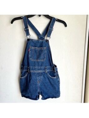 Cute Levi’s denim shortall